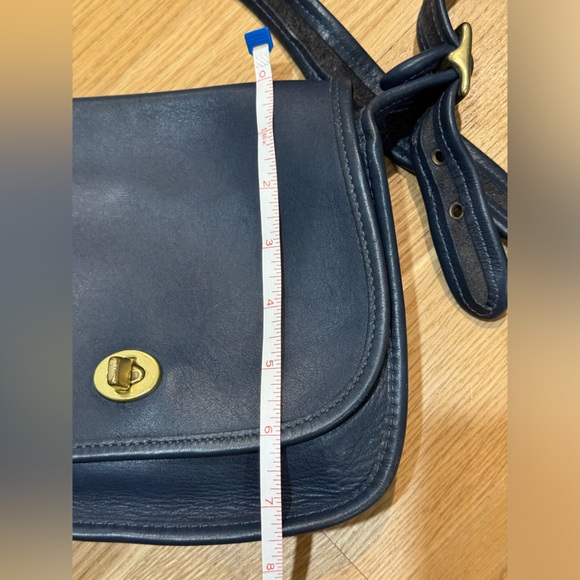 Vintage Classic Leather Navy Small Flap Bag Crossbody - Picture 9 of 13